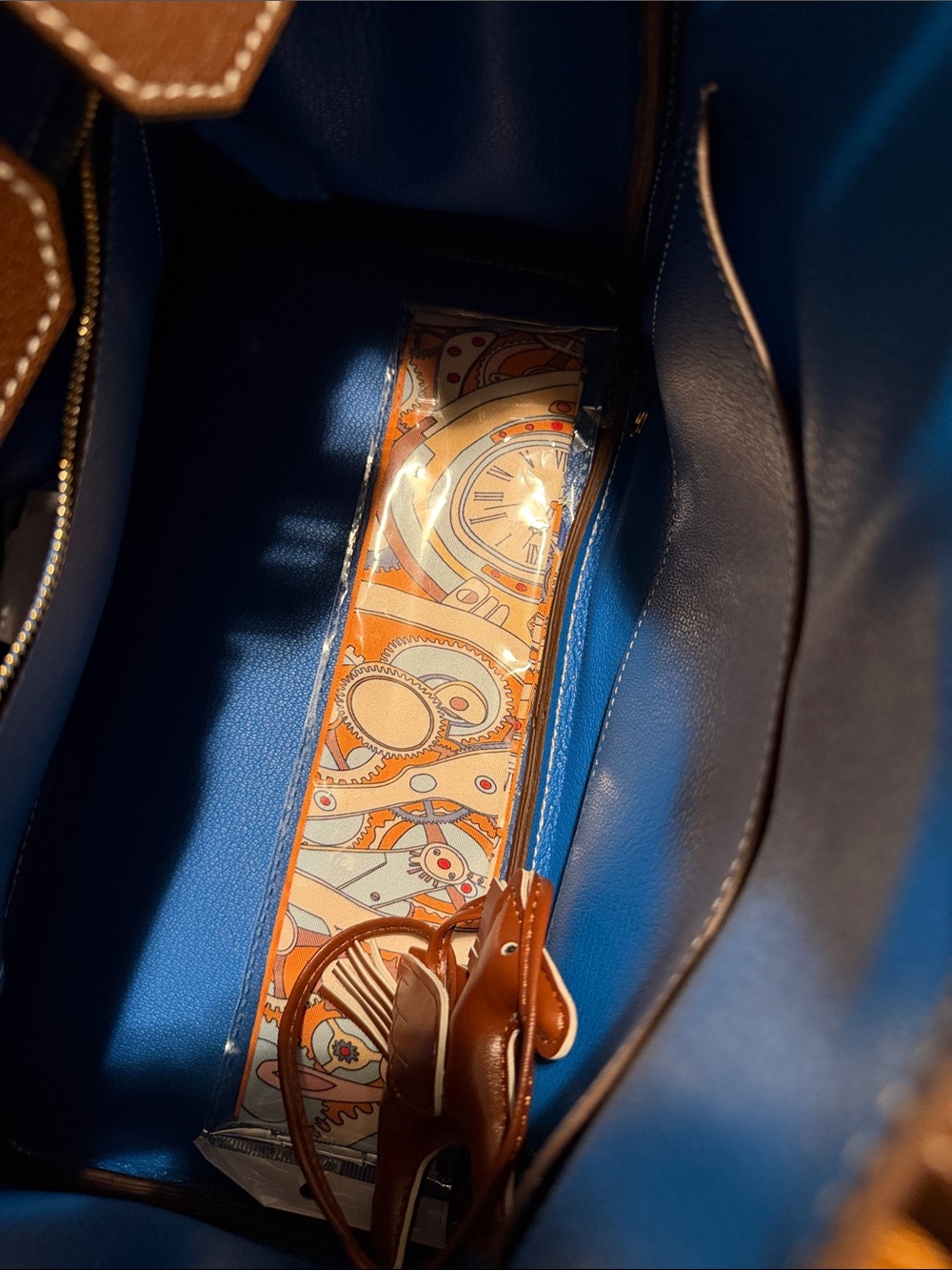Barenia leather with contrast white stitching - Picture 10 of 17